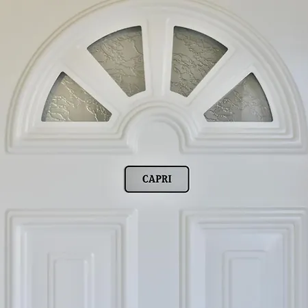 Capri - Welkeys Apartman *